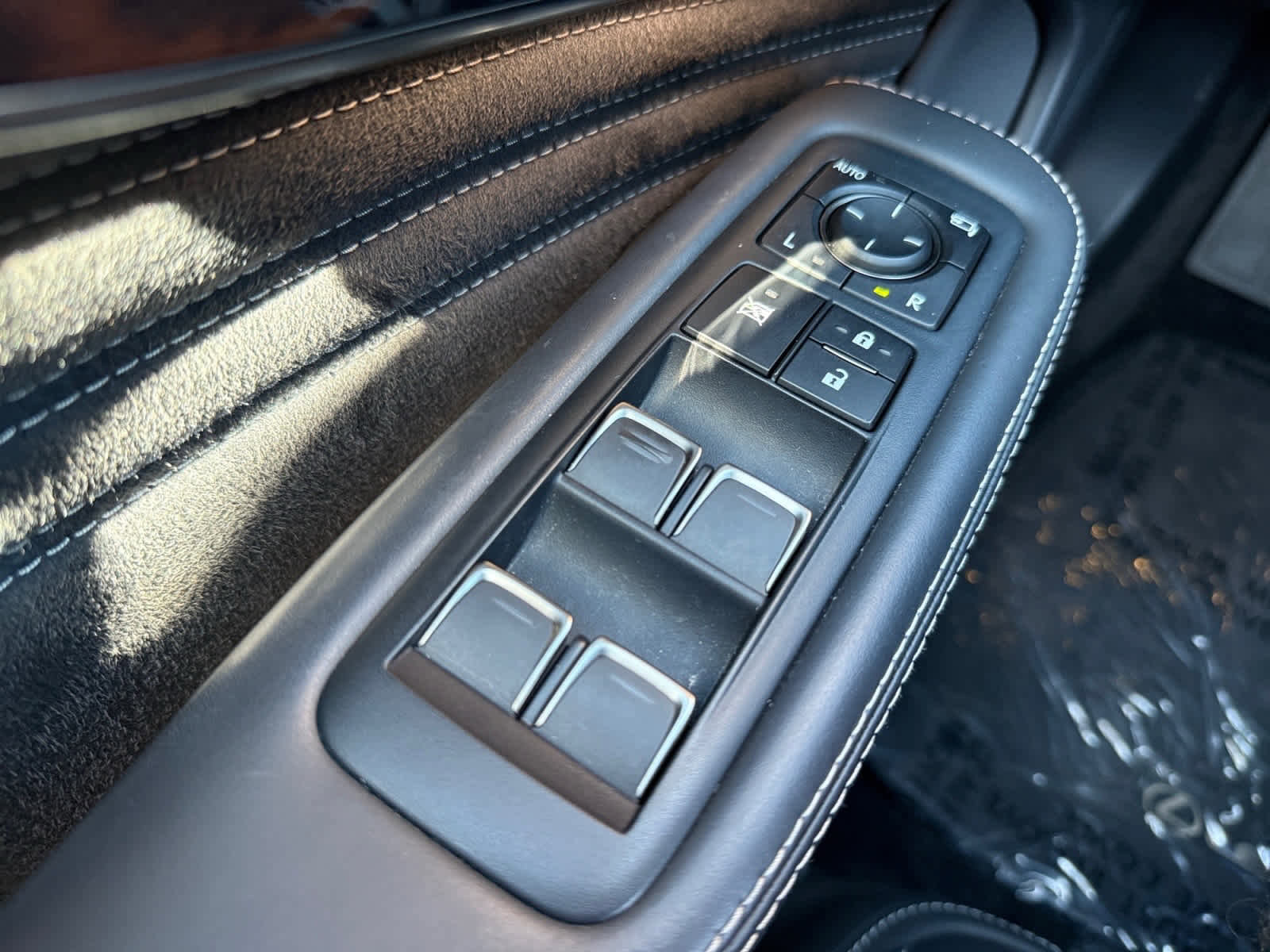 Used 2023 Lexus LS 500 w/ Interior Upgrade Package image 27