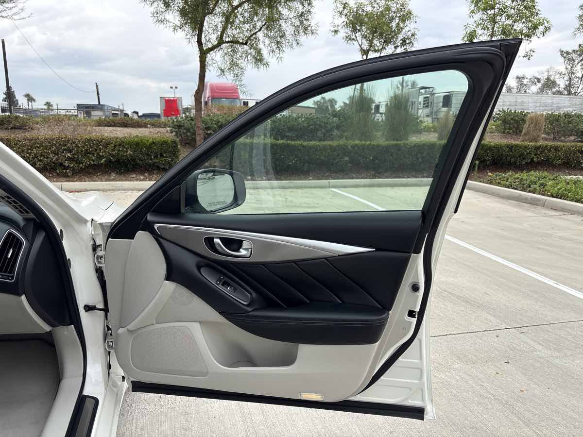 Used 2017 INFINITI Q50 Signature Edition w/ All Weather Package (L93) RWD image 15