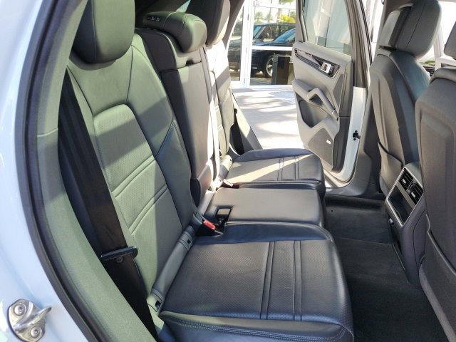 Used 2021 Porsche Cayenne w/ Premium Package image 22