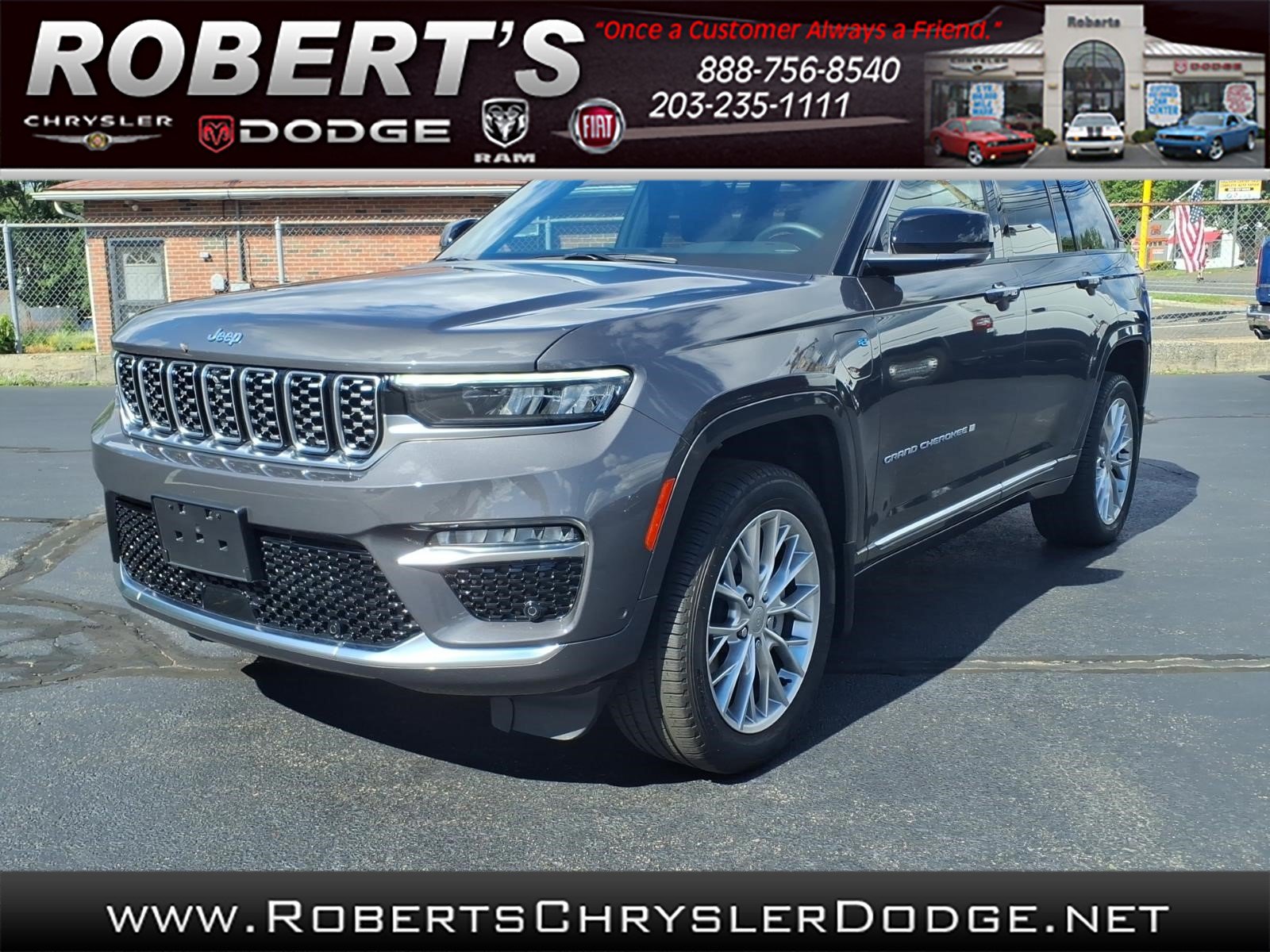 Used 2023 Jeep Grand Cherokee Summit w/ Luxury Tech Group V AWD/4WD image 1