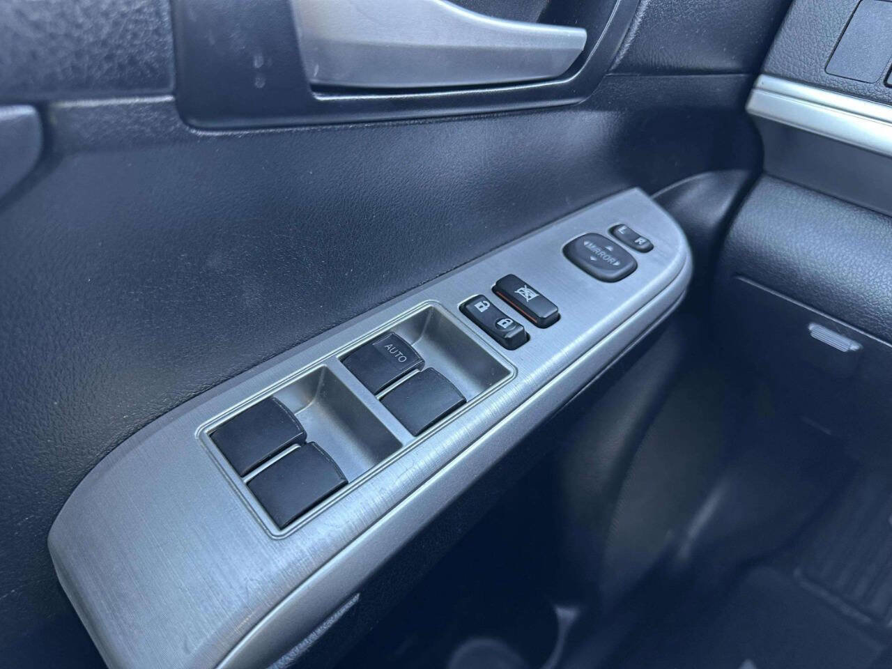 Used 2014 Toyota Camry SE image 28