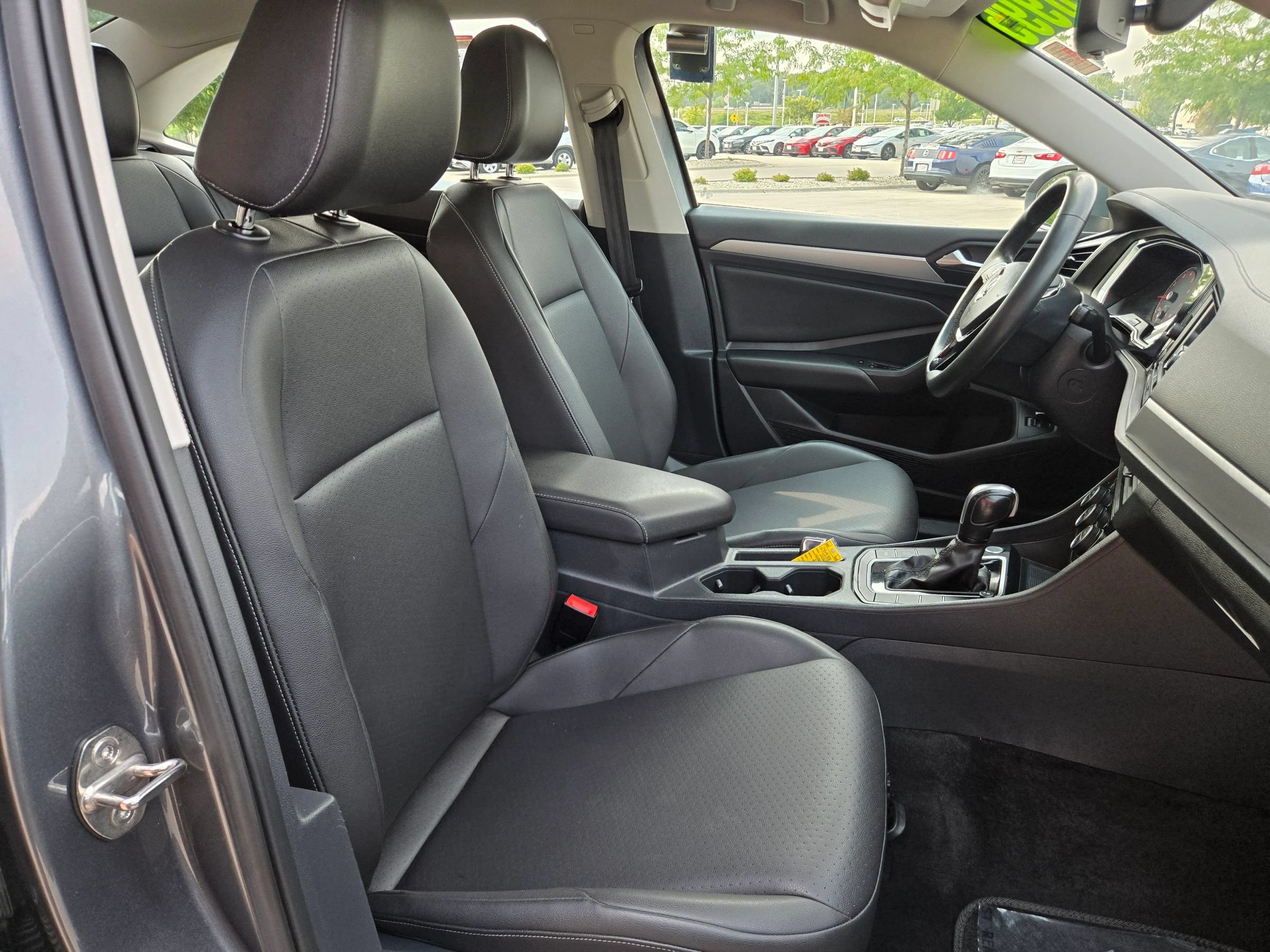 Used 2020 Volkswagen Jetta SE w/ SE Cold Weather Package FWD image 8
