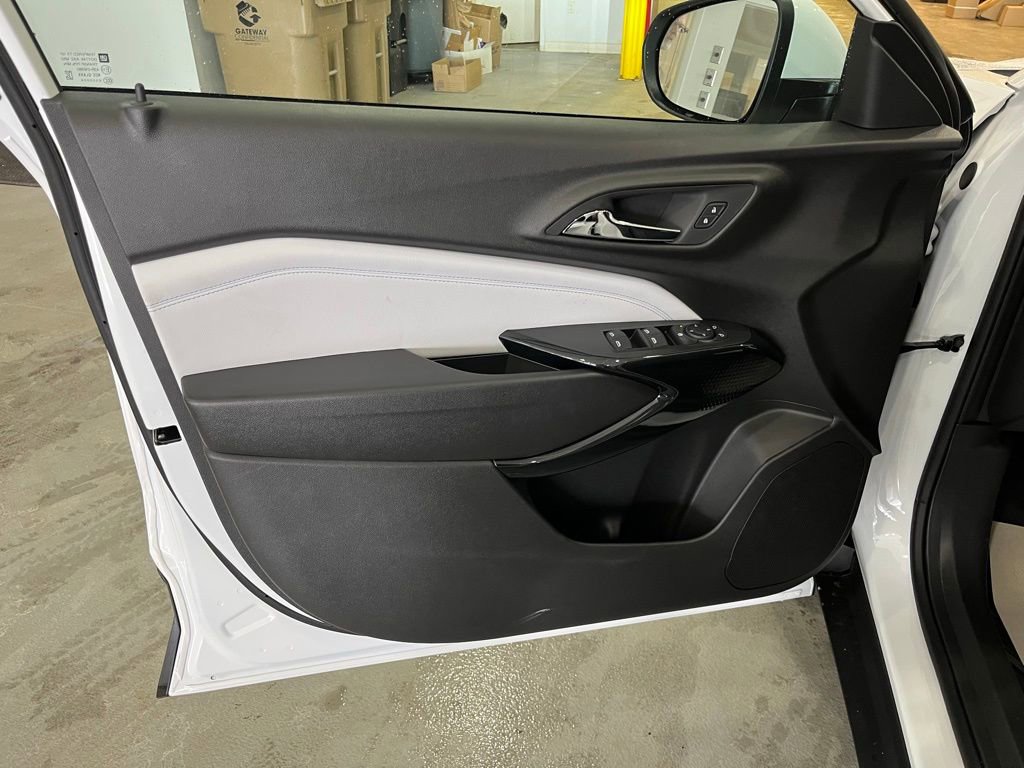 New 2026 Chevrolet Trax LT w/ Driver Confidence Package image 9