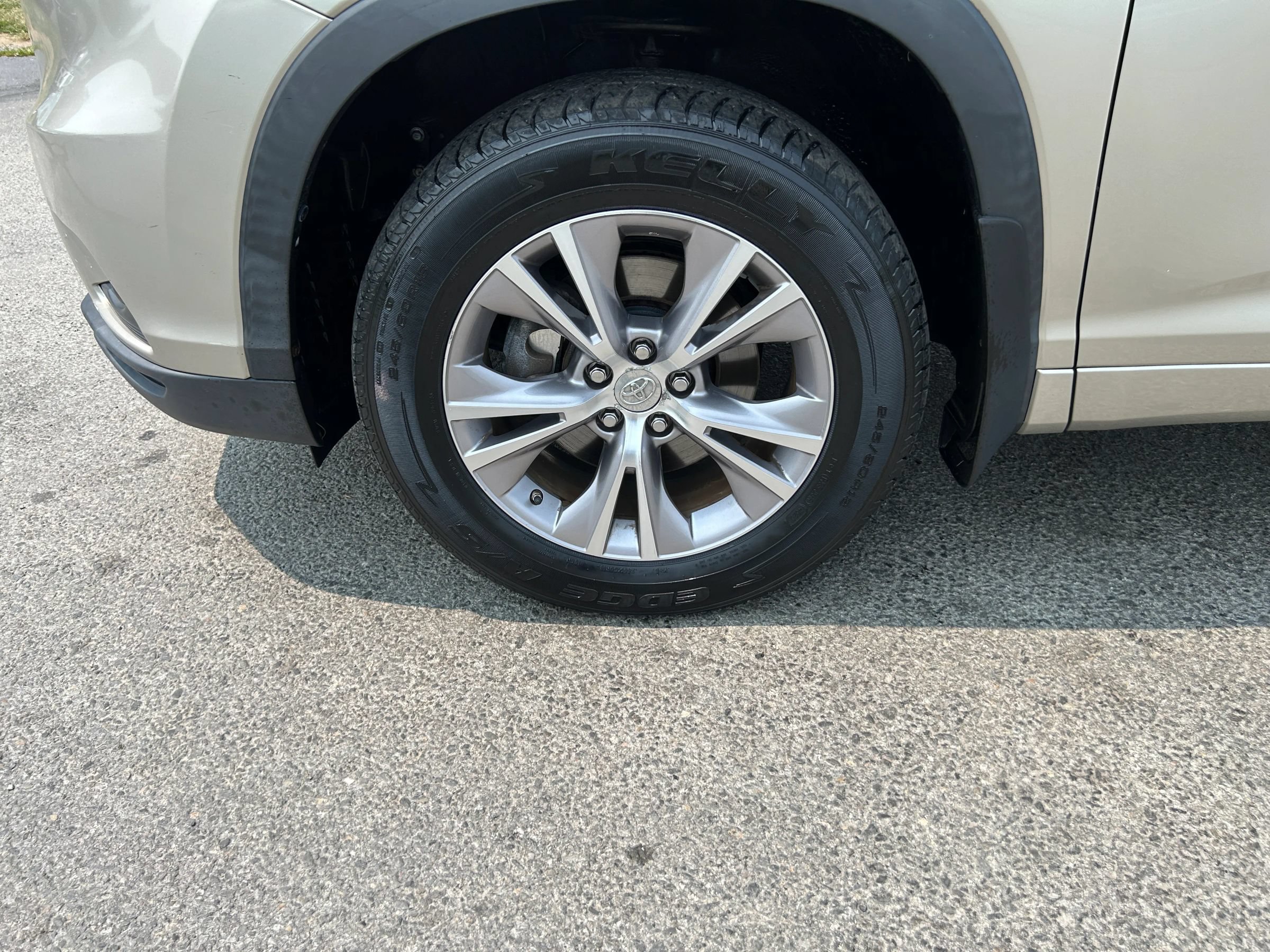 Used 2014 Toyota Highlander XLE AWD/4WD image 26