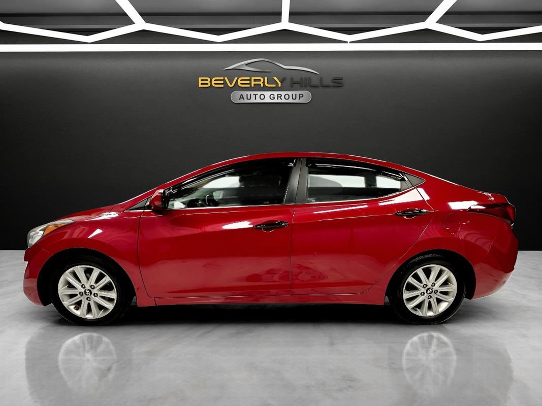Used 2015 Hyundai Elantra SE w/ Option Group 03 FWD image 2