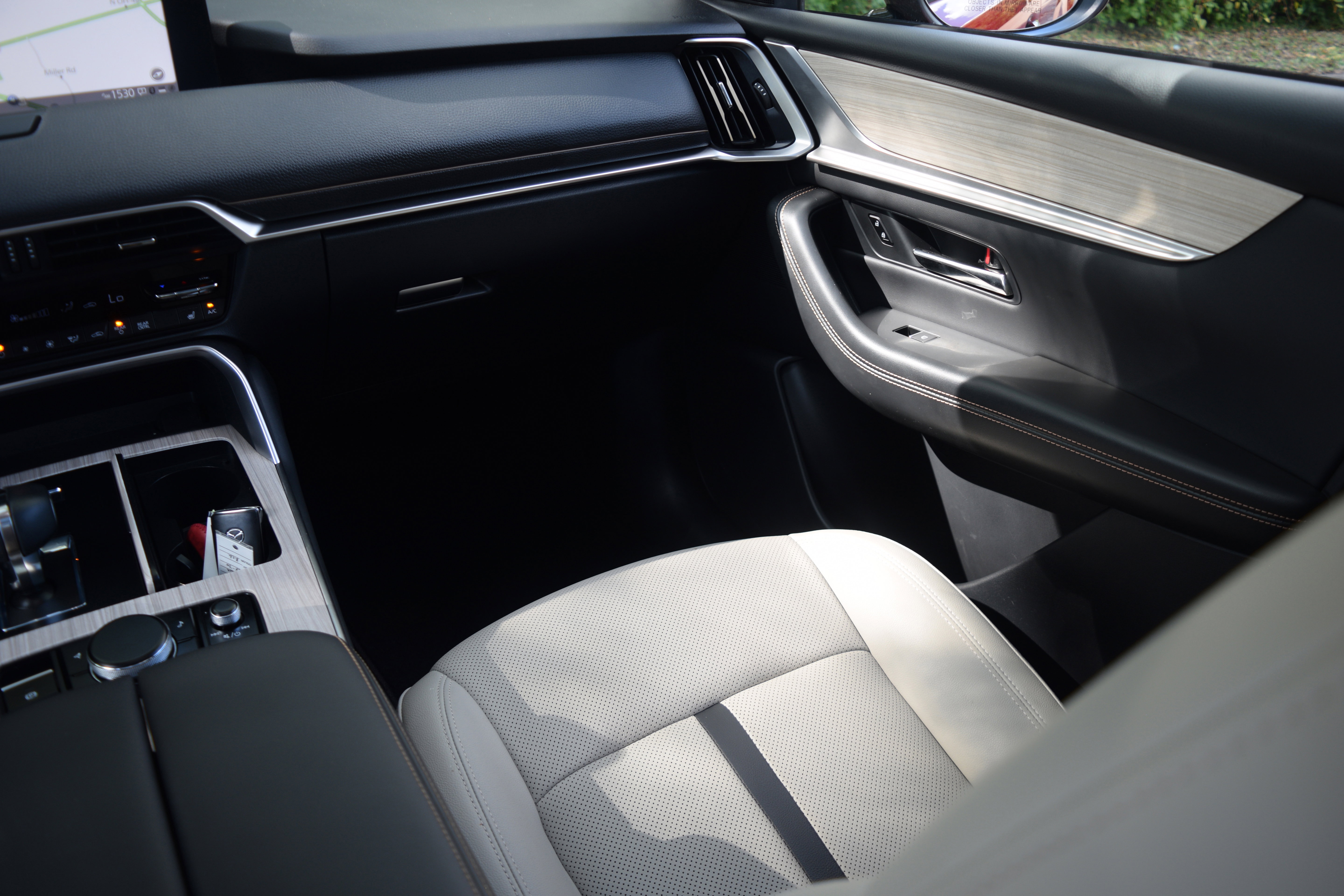 Used 2025 MAZDA CX-70 Plug-In Hybrid w/ Premium Pkg image 14