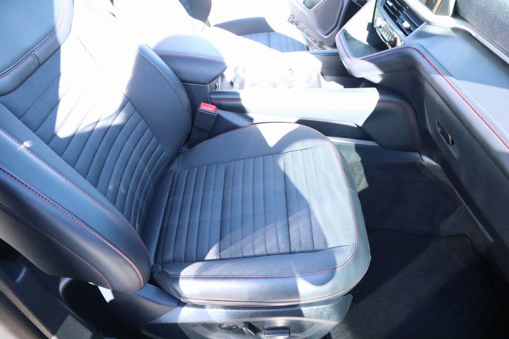 New 2026 Ford Explorer ST-Line w/ ST-Line Street Pack image 14