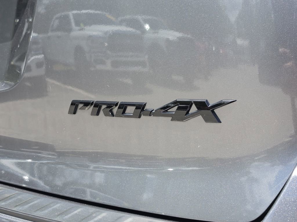 Used 2025 Nissan Armada PRO-4X w/ Pro-4X Premium Package AWD/4WD image 11