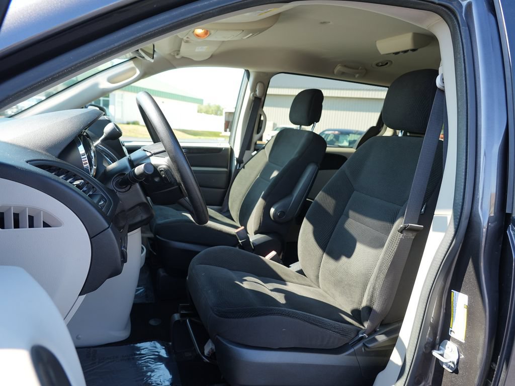 Used 2020 Dodge Grand Caravan SE w/ UConnect Hands-Free Group FWD image 12