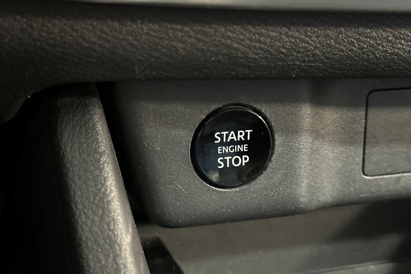 Certified 2025 Nissan Rogue SV AWD/4WD image 24