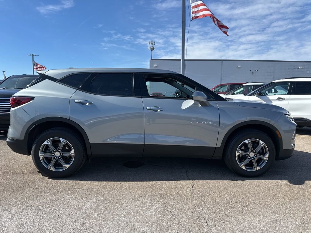Used 2024 Chevrolet Blazer LT image 3