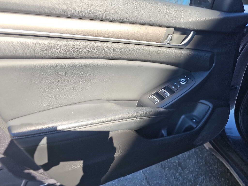Used 2018 Honda Accord LX image 12