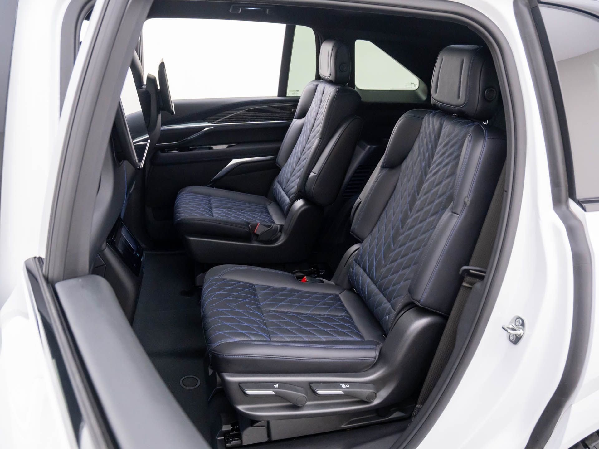 New 2025 Cadillac Escalade IQ Sport 1 w/ LPO, ONYX Package image 20