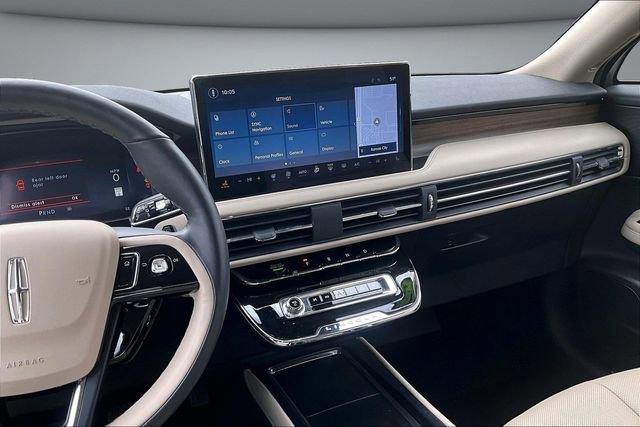 Used 2025 Lincoln Corsair Reserve AWD/4WD image 9