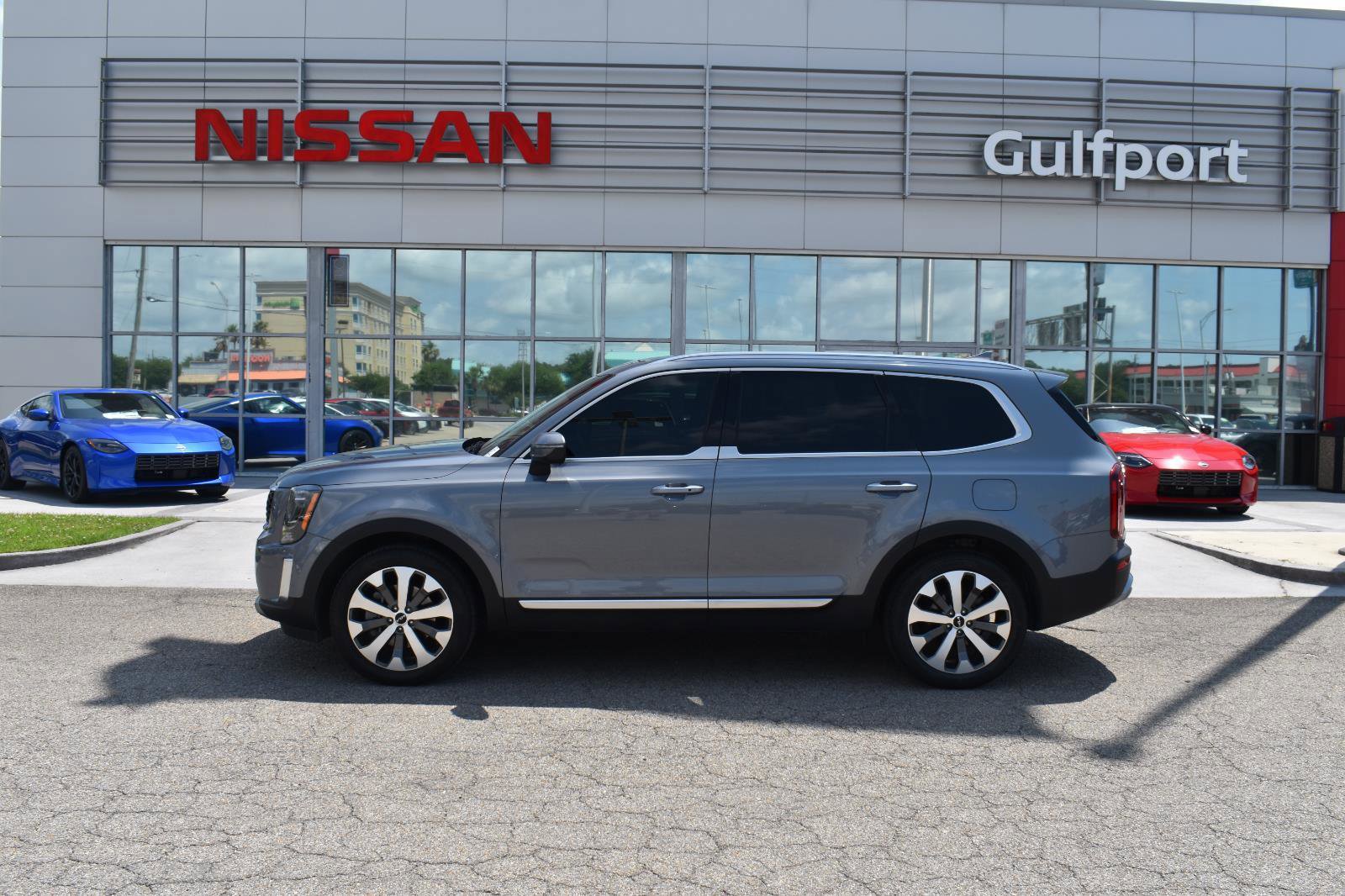 Used 2022 Kia Telluride S FWD image 3