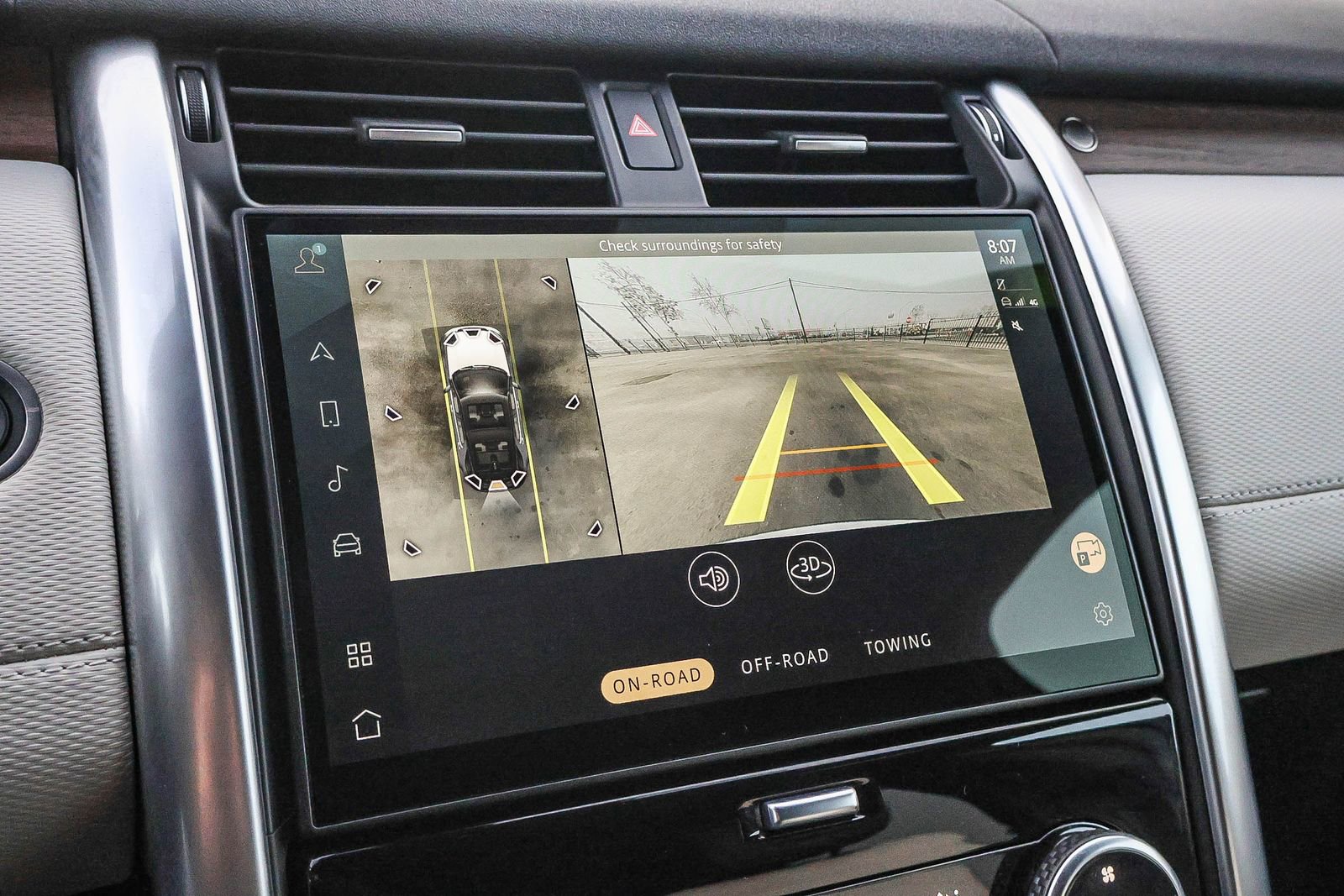 Used 2024 Land Rover Discovery Dynamic SE image 36