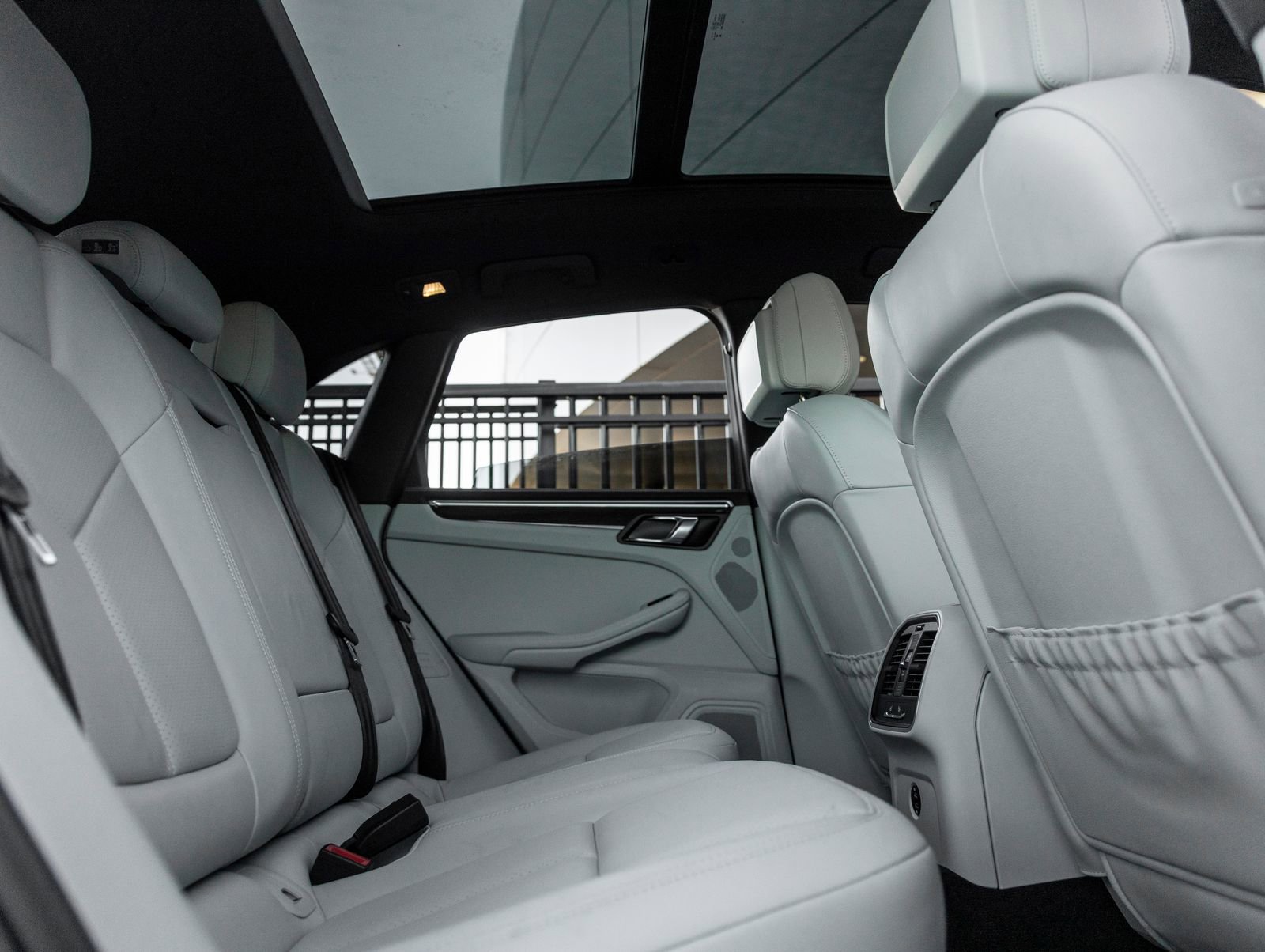 Certified 2023 Porsche Macan image 40