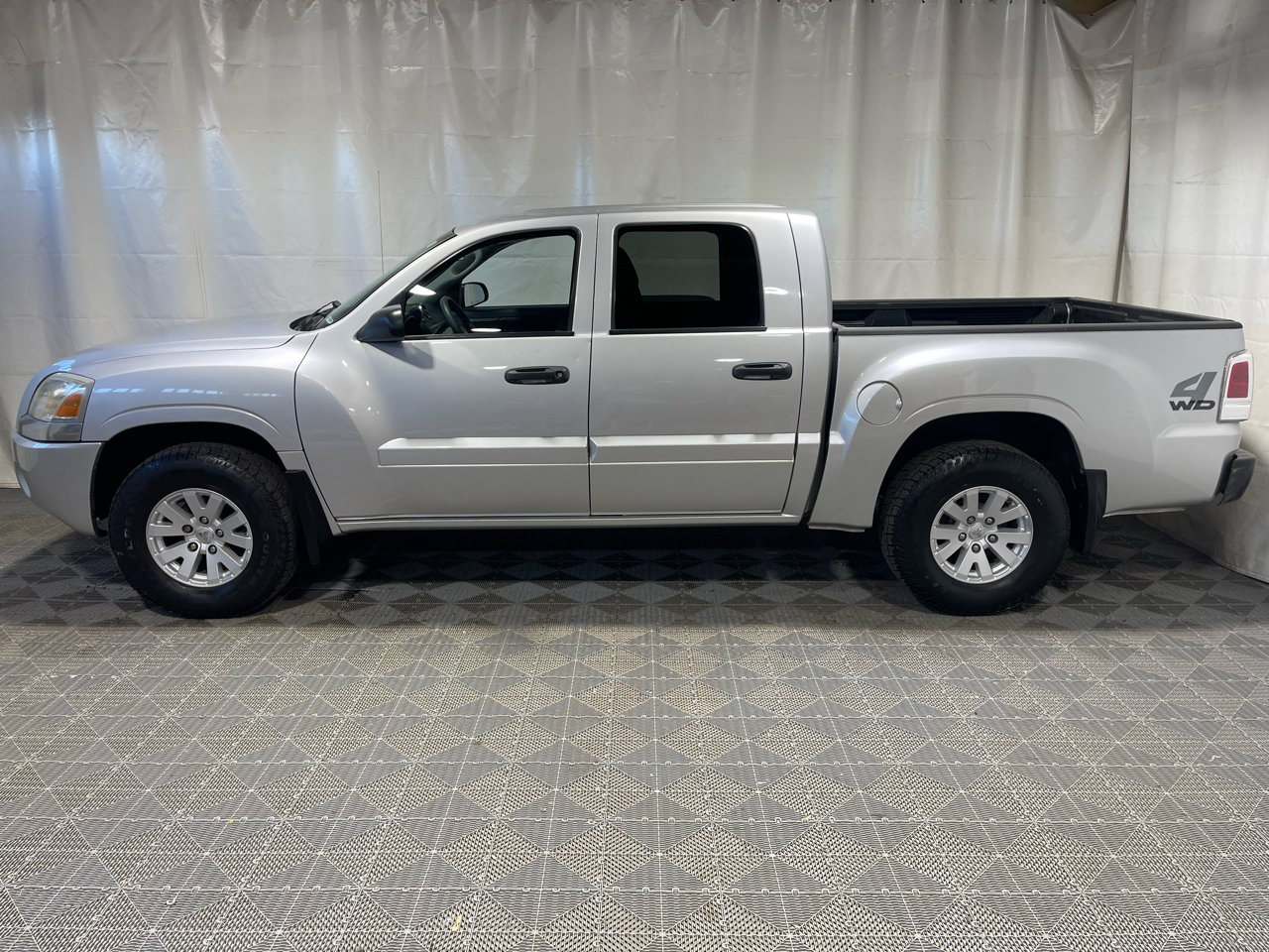 Used 2006 Mitsubishi Raider LS image 5