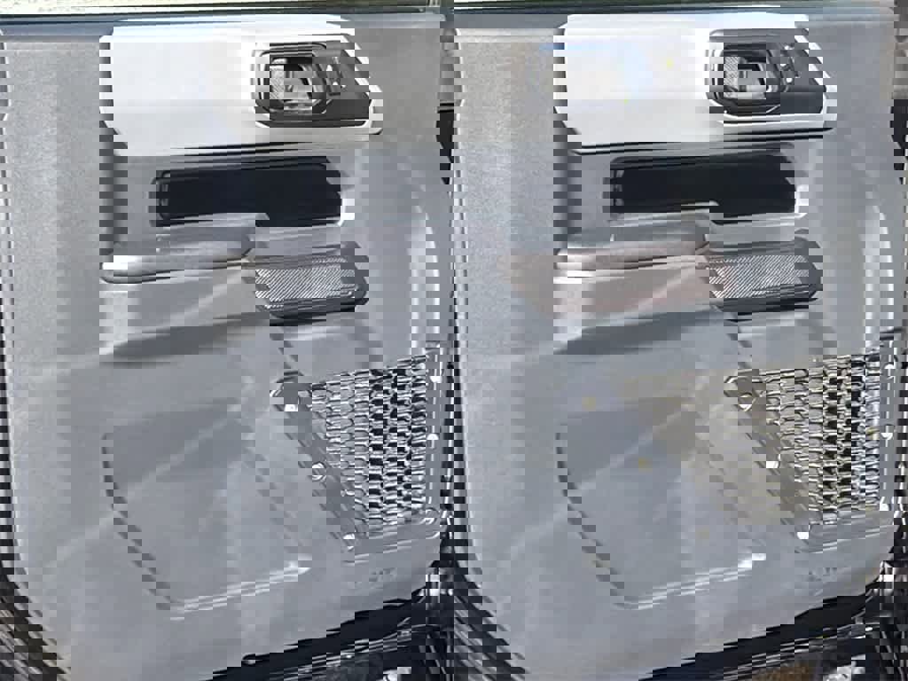 Used 2024 Ford Bronco Black Diamond image 11