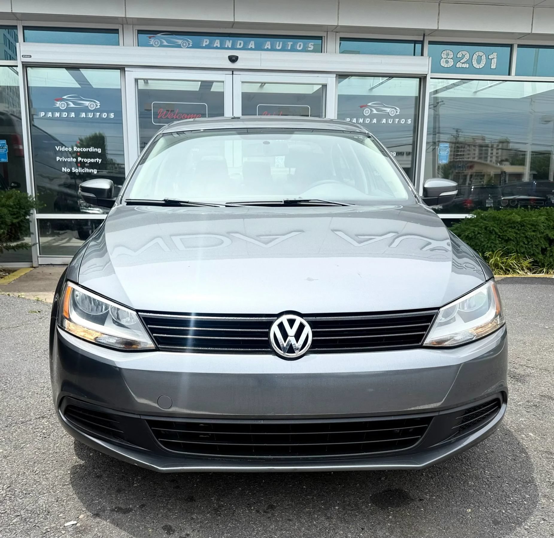 Used 2011 Volkswagen Jetta SE FWD image 2