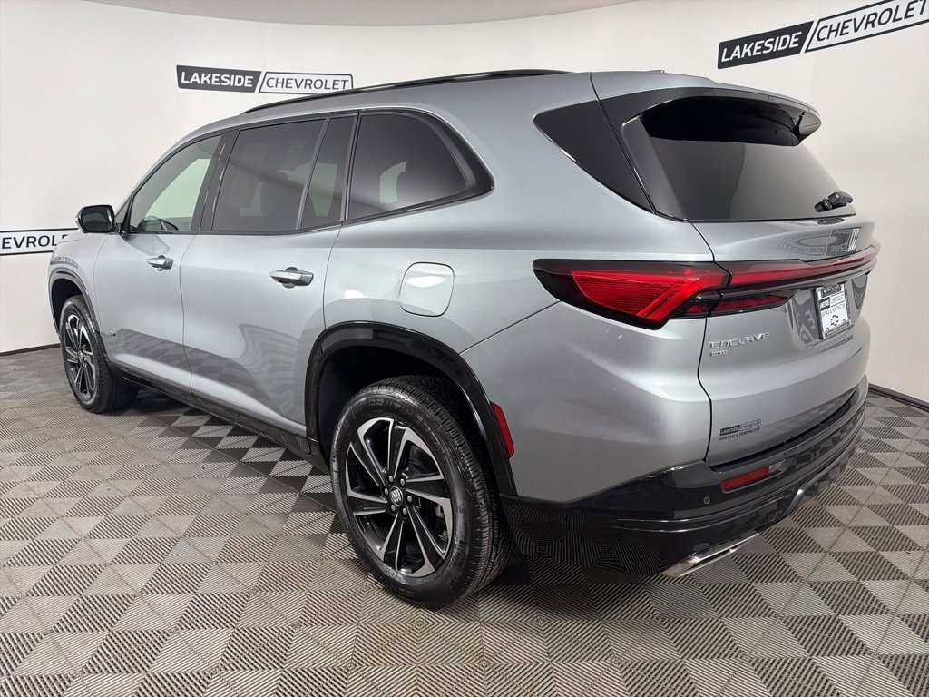 Used 2025 Buick Enclave Sport Touring image 3