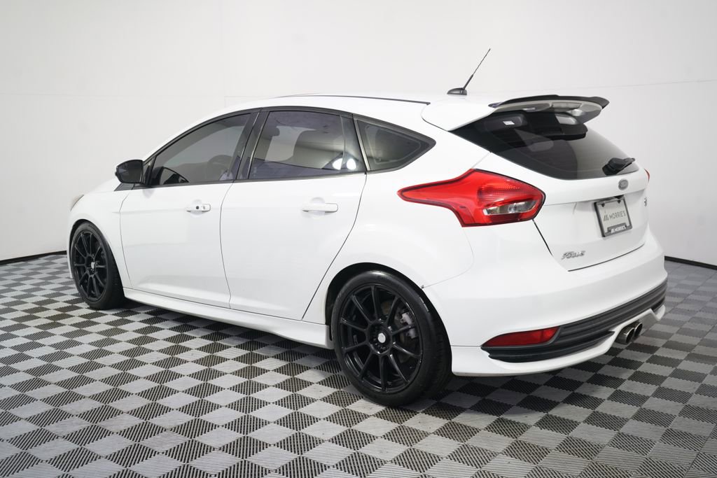 Used 2018 Ford Focus ST w/ Equipment Group 401A FWD image 3