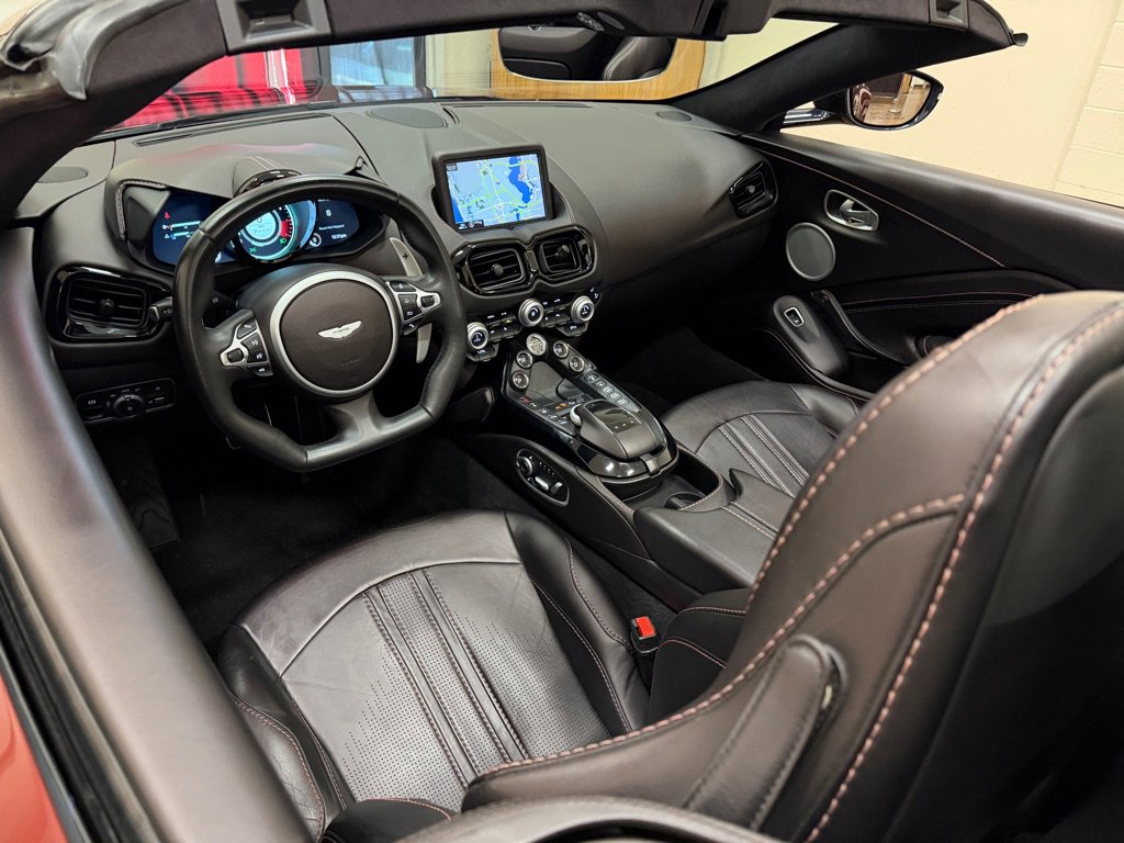Used 2021 Aston Martin V8 Vantage Roadster image 29