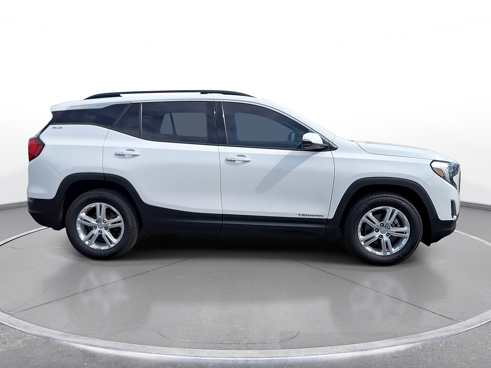 Used 2018 GMC Terrain SLE w/ GMC Pro Grade Package AWD/4WD image 9