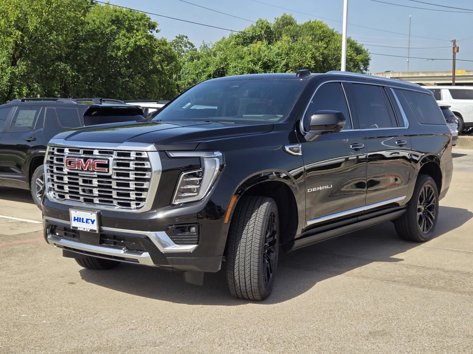New 2026 GMC Yukon XL Denali w/ Sun & Power Step Package AWD/4WD image 2