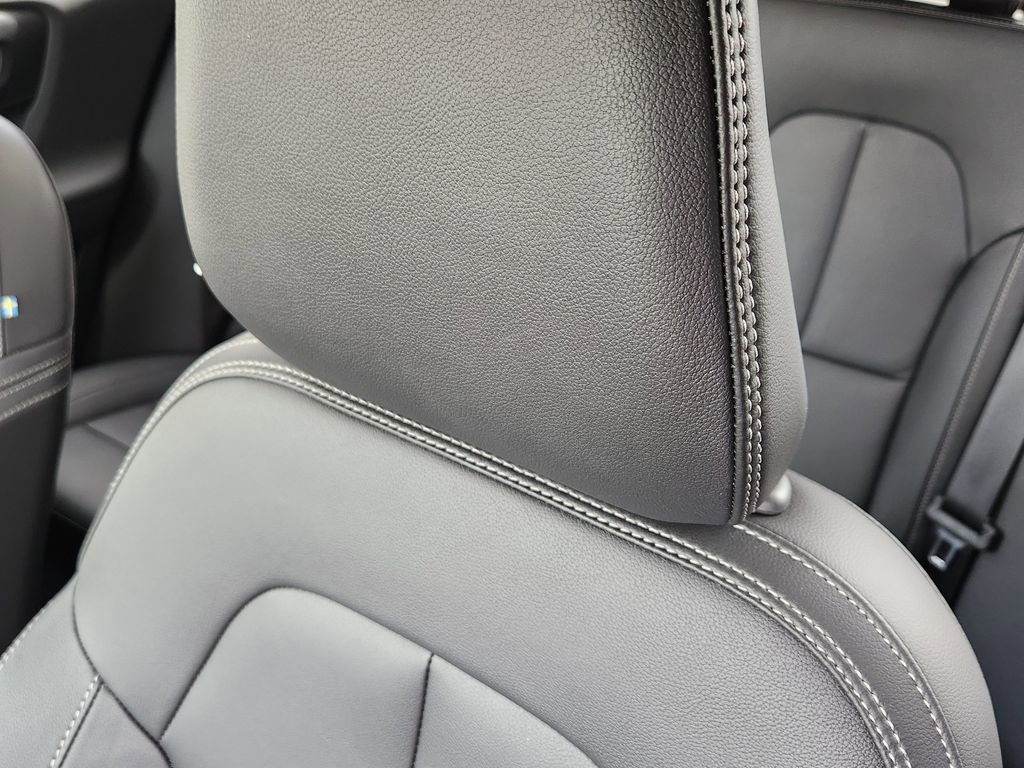 New 2025 Volvo XC40 B5 Plus w/ Protection Package Premier image 5