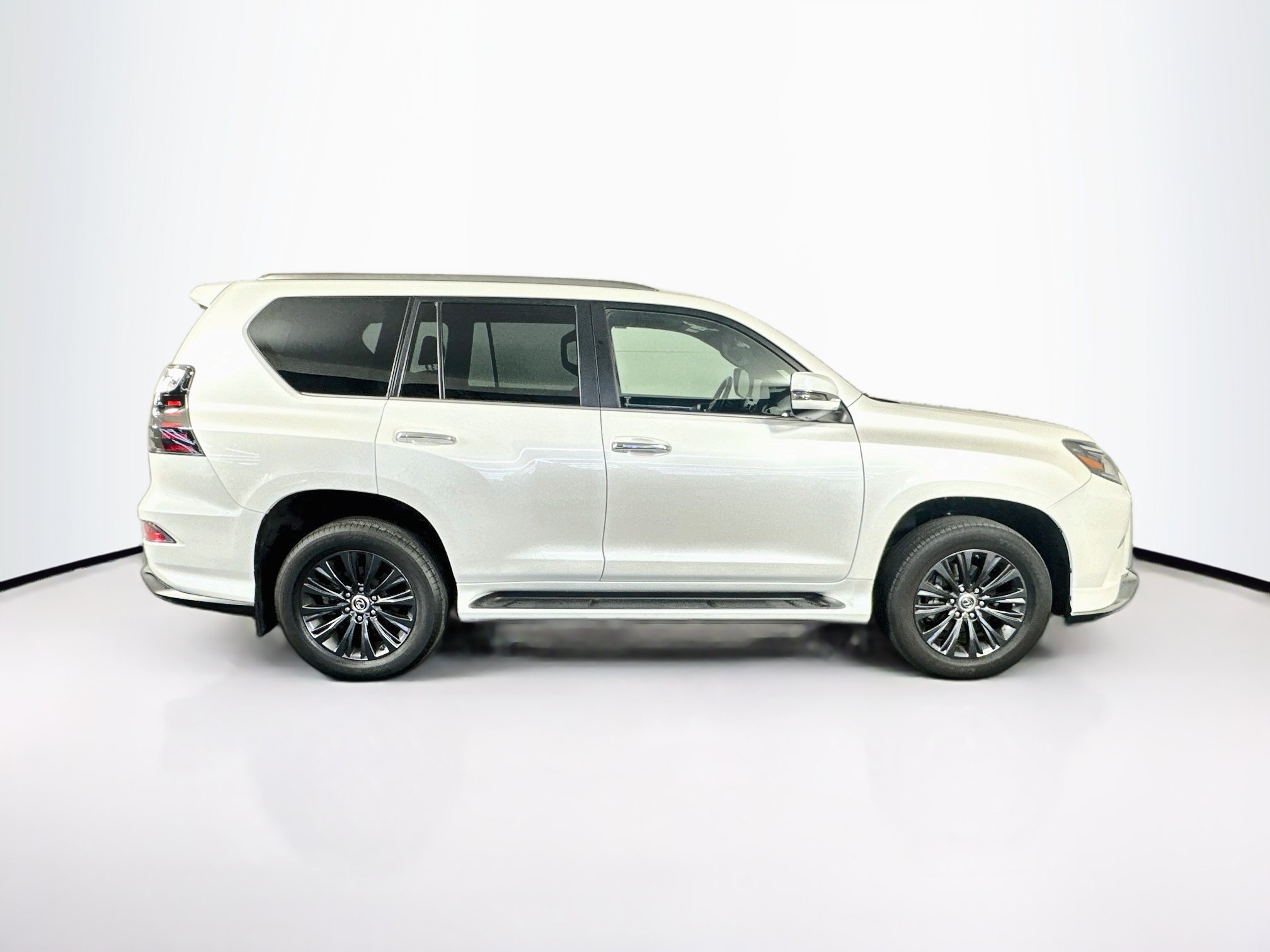 Used 2023 Lexus GX 460 Premium w/ Accessory Package AWD/4WD image 10