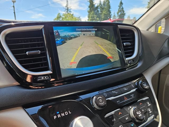 Used 2024 Chrysler Pacifica Touring-L FWD image 36