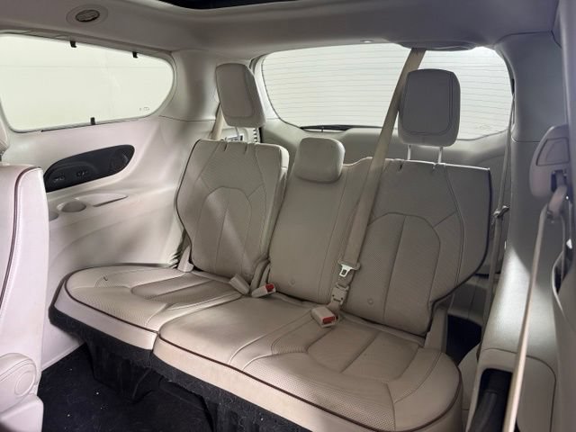 Used 2019 Chrysler Pacifica Limited w/ Advanced Safetytec Group FWD image 23