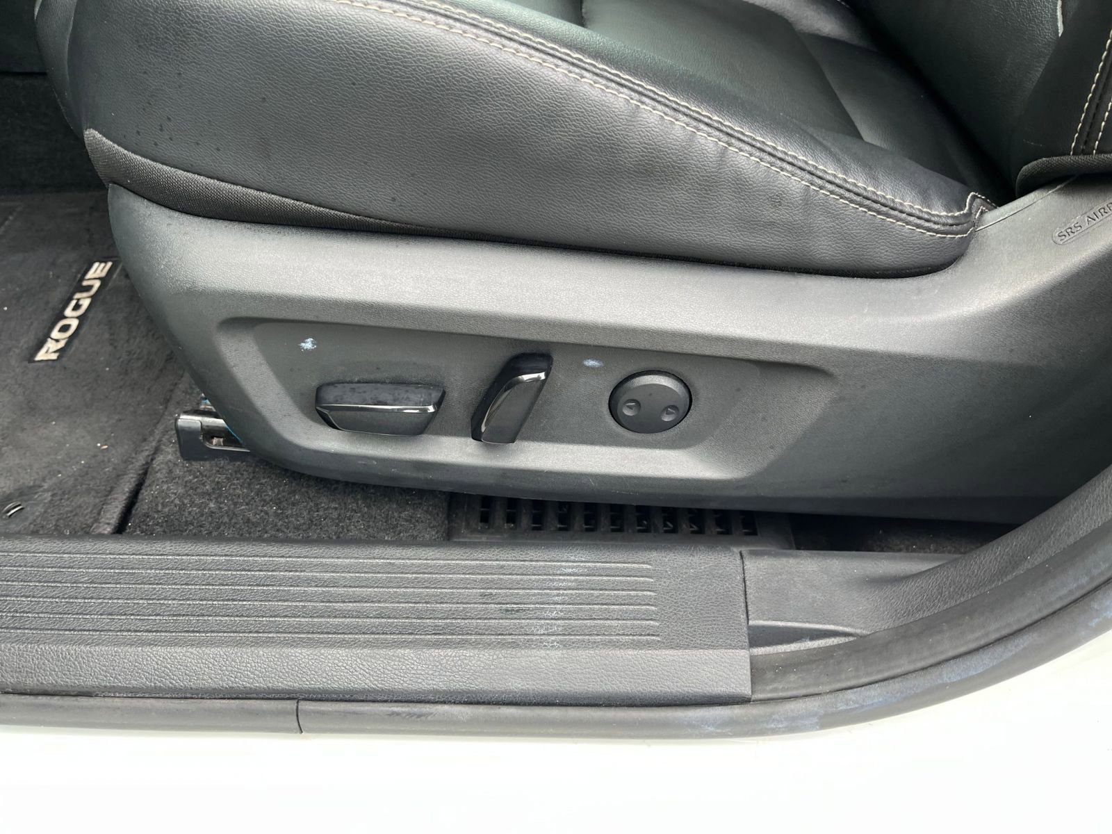 Used 2023 Nissan Rogue SL w/ SL Premium Package image 23