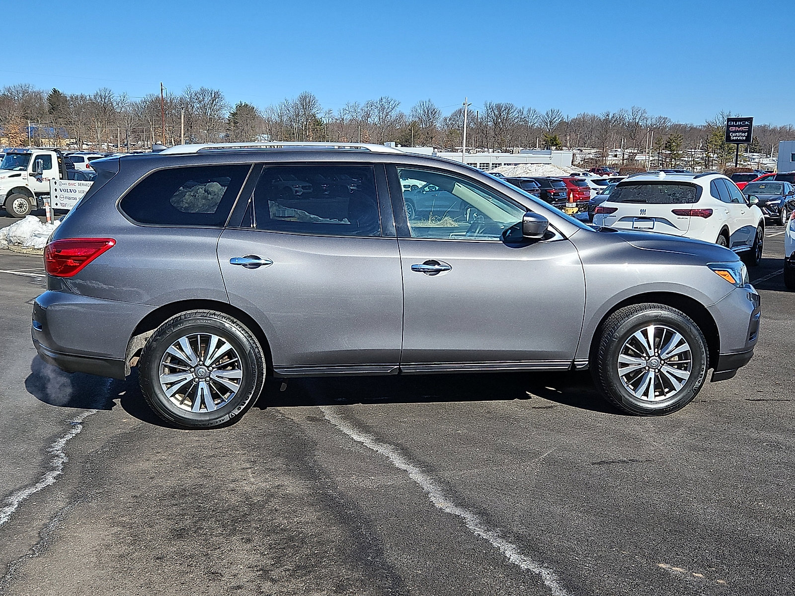 Used 2019 Nissan Pathfinder SV image 7