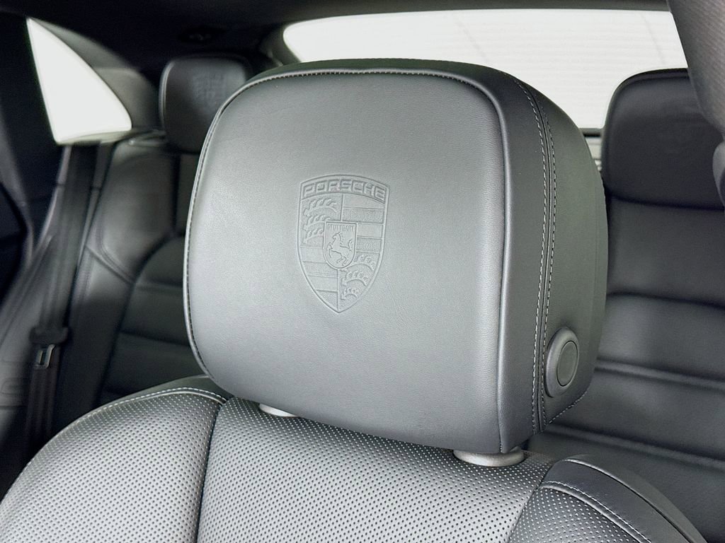 Certified 2025 Porsche Macan image 14
