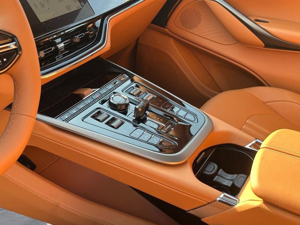 New 2026 Aston Martin DBX 707 image 17