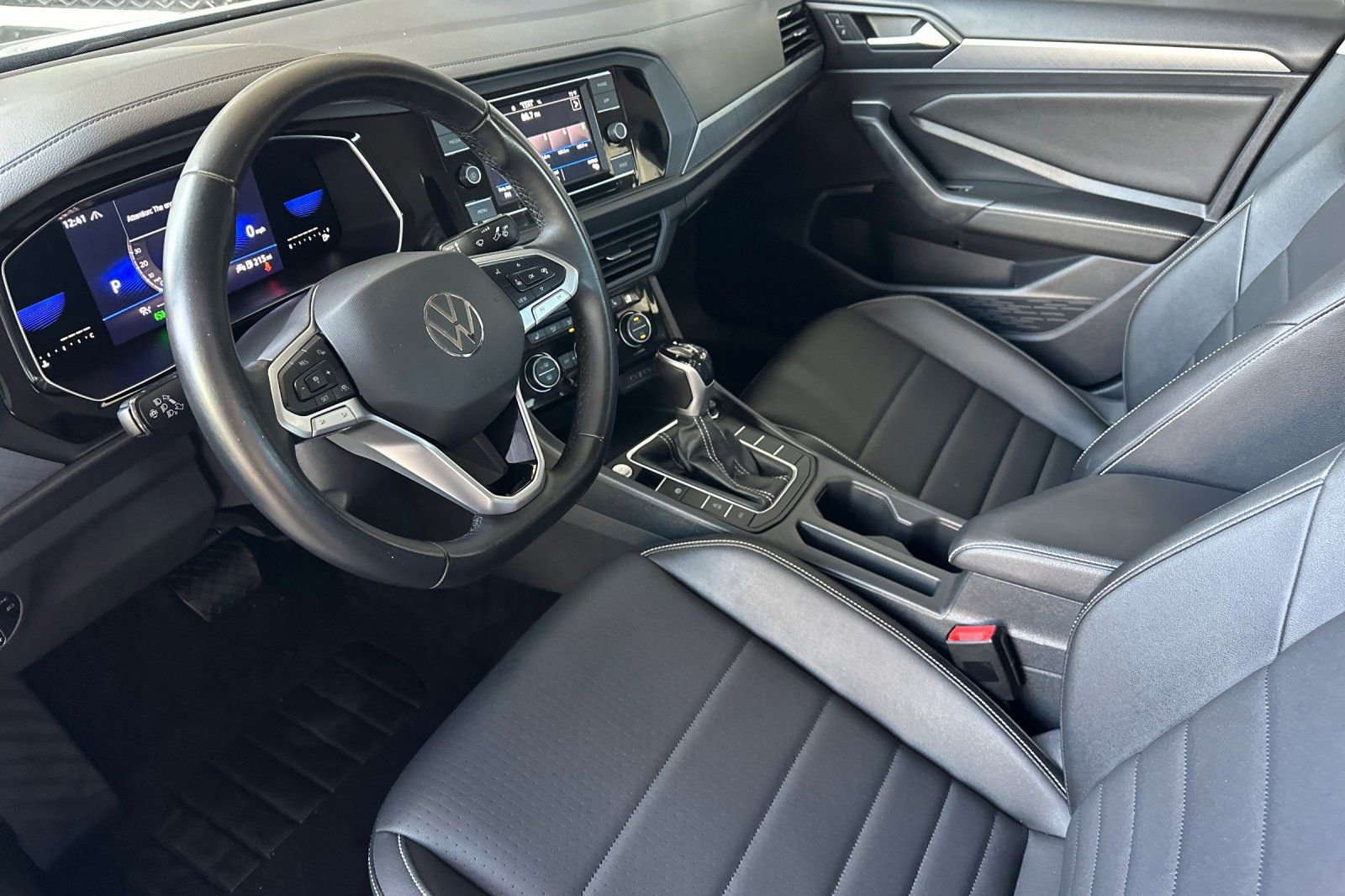 Used 2022 Volkswagen Jetta SE image 11