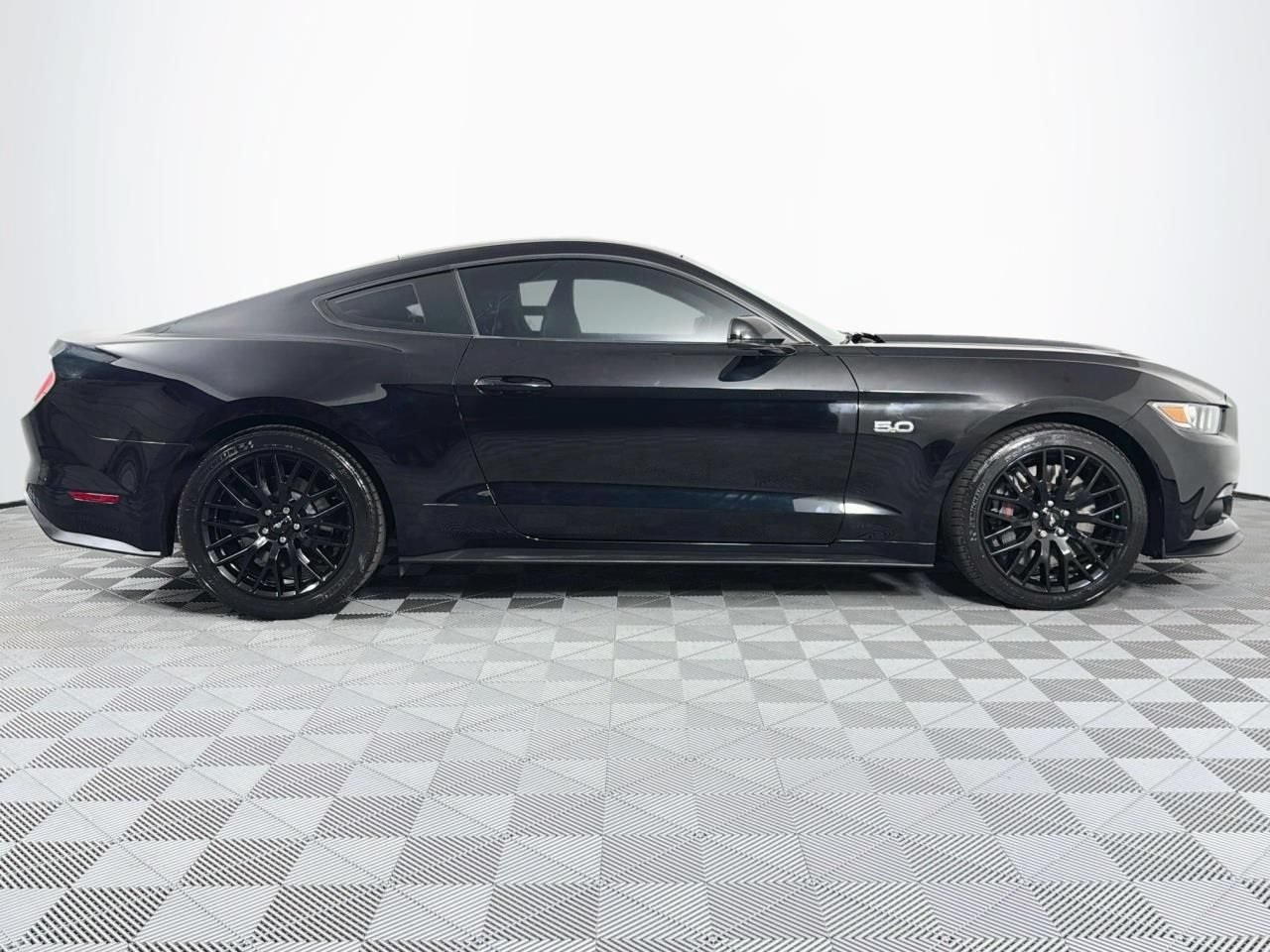 Used 2016 Ford Mustang GT Premium w/ GT Performance Package RWD image 26