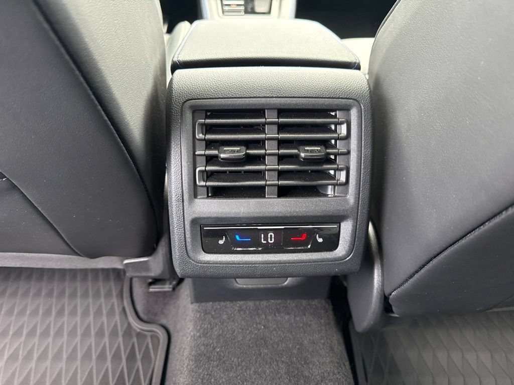 Used 2024 Volkswagen Golf R AWD/4WD image 18