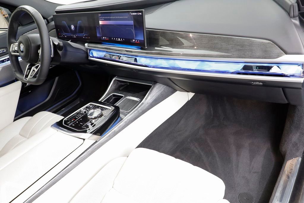 Used 2024 BMW 760i xDrive w/ Premium Package 2 image 22