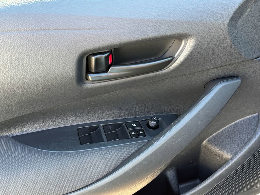 Used 2025 Toyota Corolla LE image 21