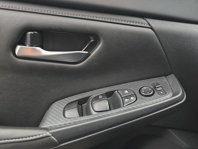 Used 2025 Nissan Sentra SV FWD image 26