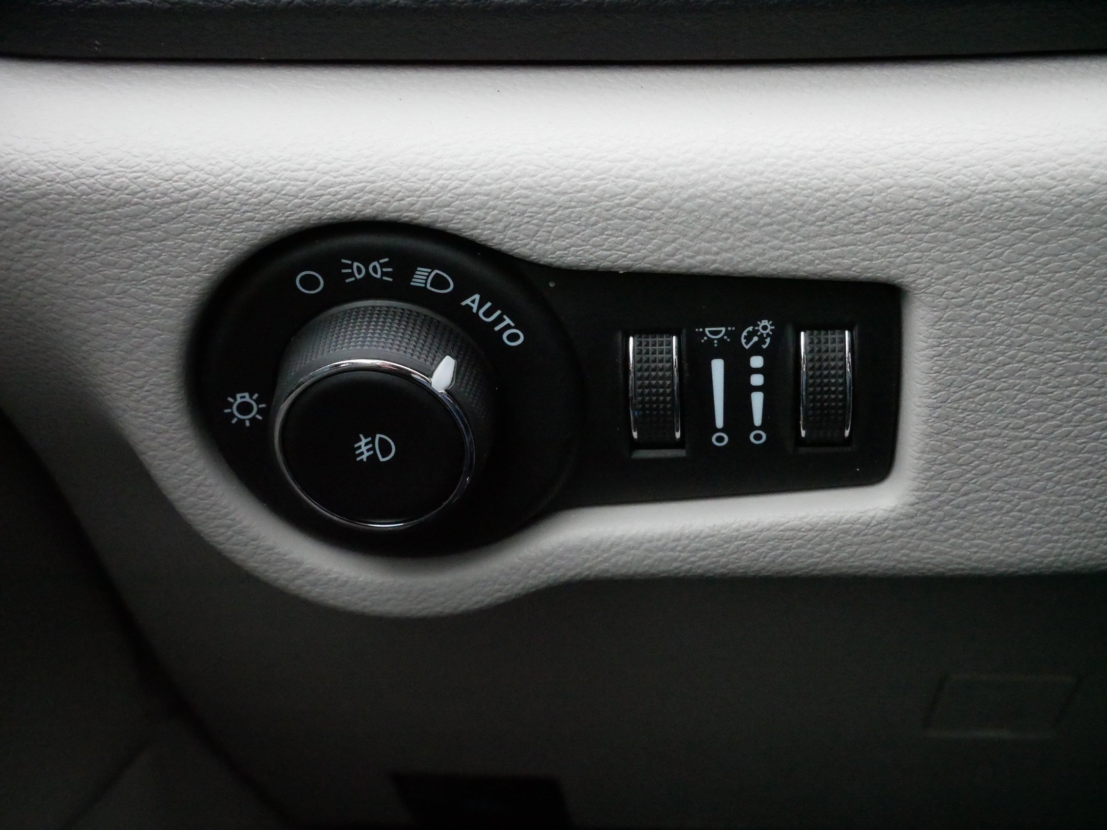 Used 2024 Chrysler Pacifica Touring-L image 27