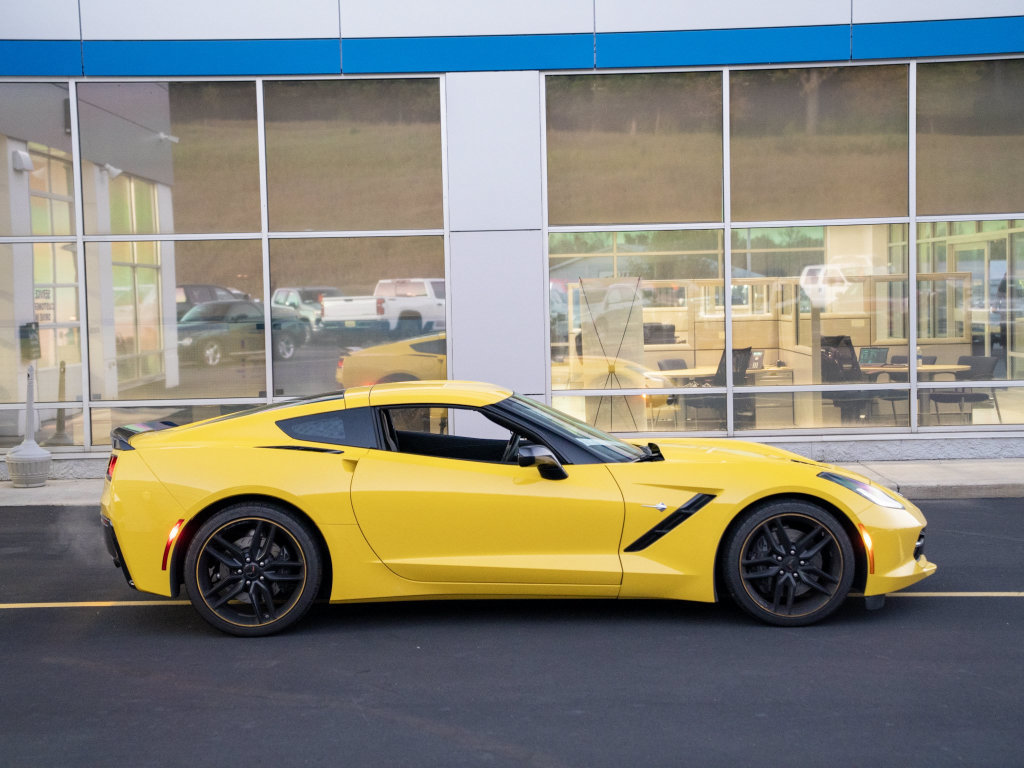 Used 2019 Chevrolet Corvette Stingray Coupe RWD image 2
