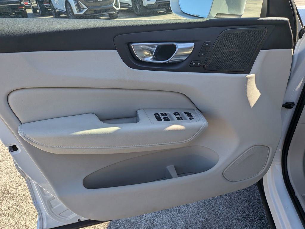 Used 2023 Volvo XC60 B6 Ultimate w/ Climate Package image 11