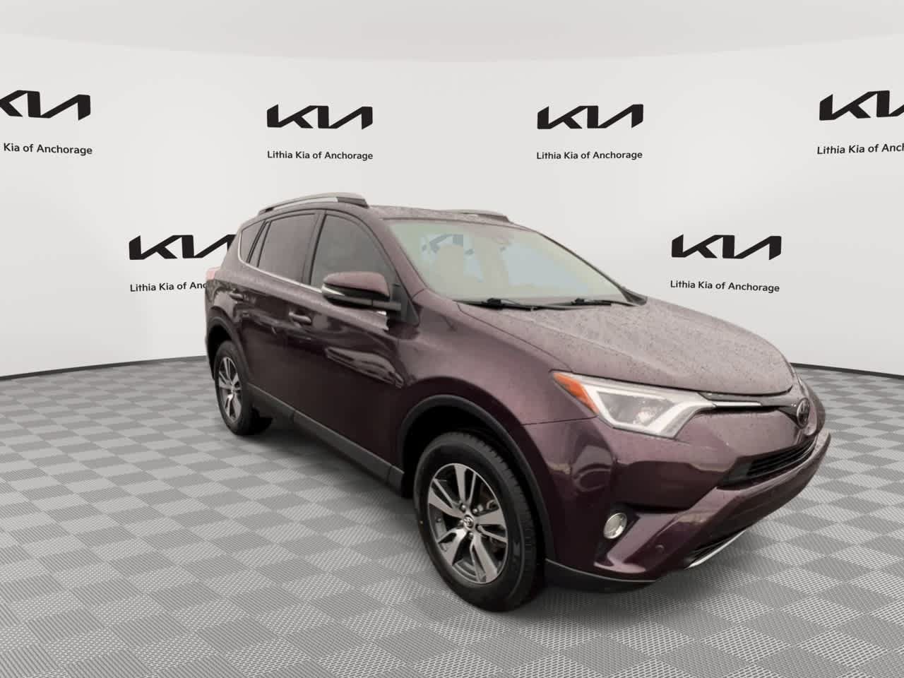 Used 2018 Toyota RAV4 XLE FWD image 3