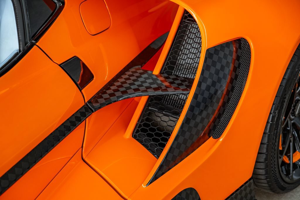 Used 2018 Ford GT RWD image 10