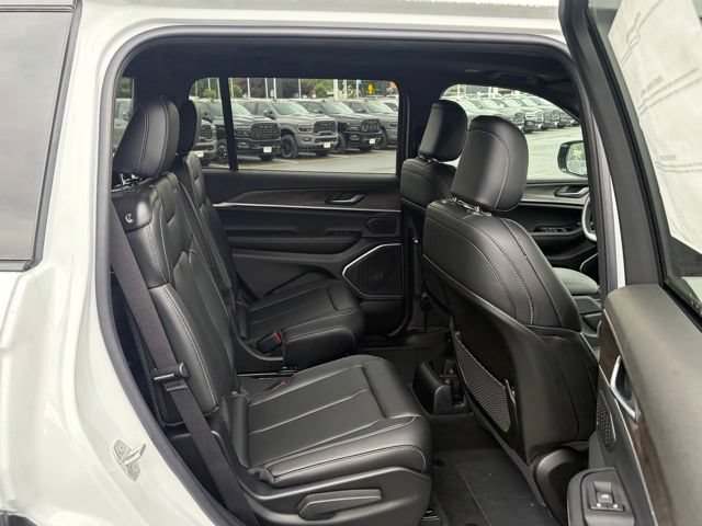New 2026 Jeep Grand Cherokee L Limited w/ Limited Altitude Package AWD/4WD image 31