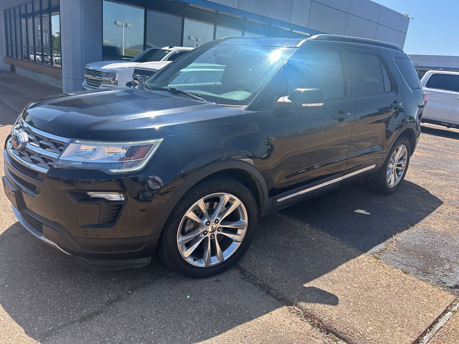 Used 2018 Ford Explorer XLT w/ Equipment Group 202A image 2